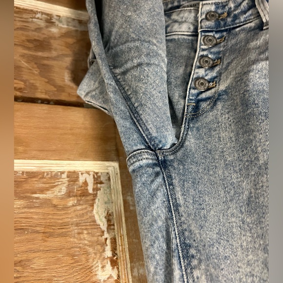 Old Navy Button Up Acid Washed Skinny Jeans - Picture 3 of 4